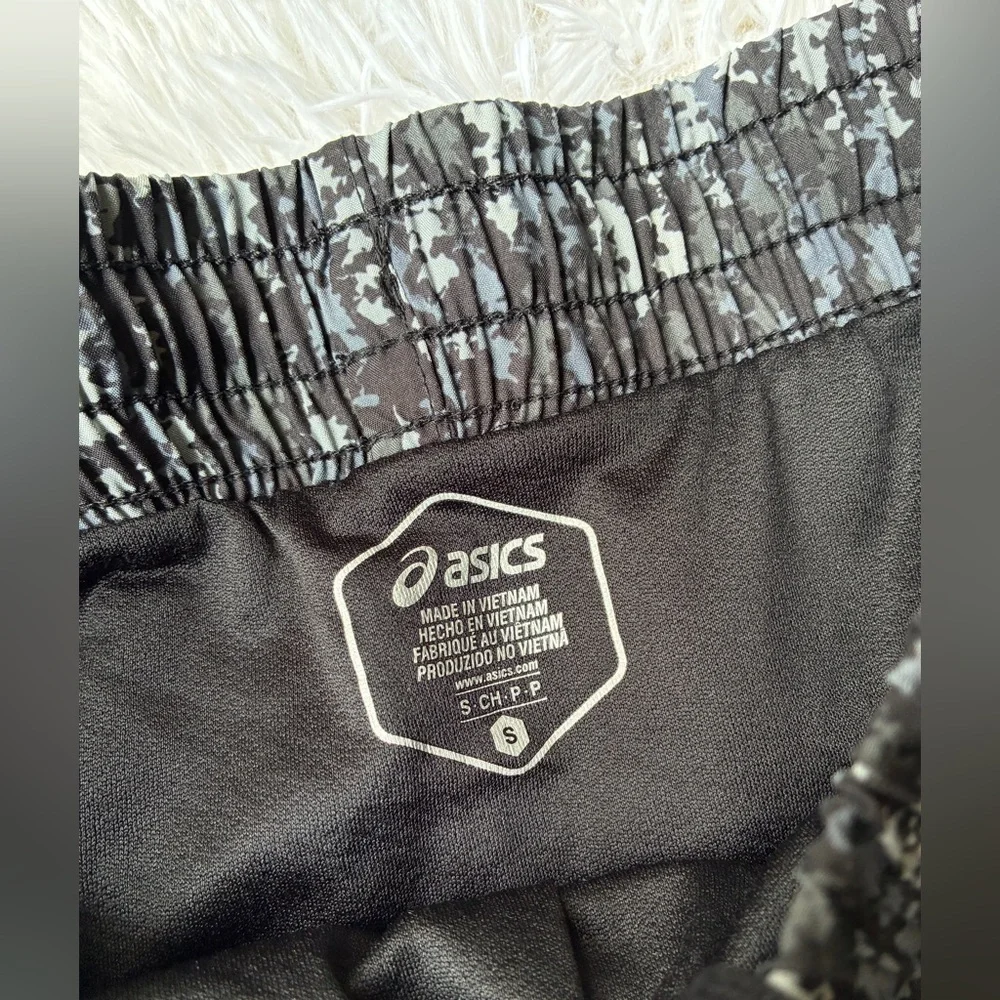 ASICS Women’s Run Short 🩶 - Picture 8 of 10